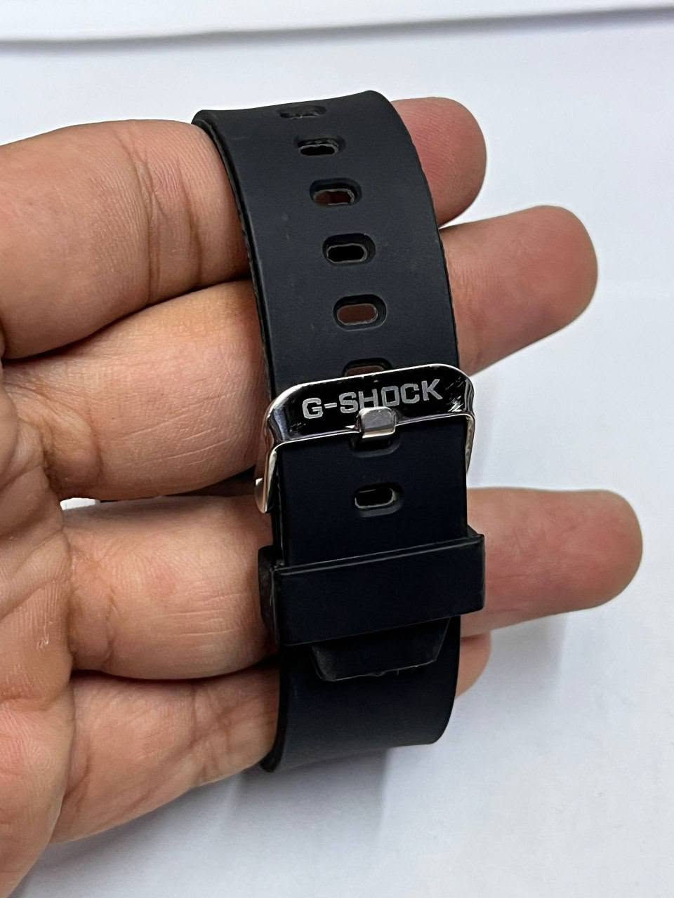 ساعة G-Shock Casio رقمية وعقارب بالة فول مواصفات ⌚️🖤💚
هيكل أسود قوي بلمسات خضراء، شاشة رقمية مع عقارب، مقاومة للماء، حزام مطاط متين، وأزرار متعددة للوضع والإضاءة والمؤقت

يتوفر توصيل سريع 5 آلاف لجميع المحافظات 🚀


**إذا كنت صاحب هذا الإعلان وتريد حذفه لأي سبب، رجاءا أرسل رسالة إلى الدعم الفني**