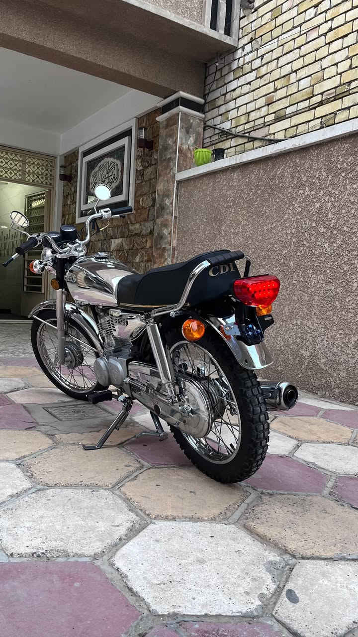 لام عليكم دراجه 4گير للبيع بيه تخم ستيل تانكي +صفاحيات +ماشه خلفيه +ستان ودواسه + ستان تعليگ + حافضه زنجيل كلهن ستيل  الدراجه تعمير جديد ما عده المكينه مو زيرو   مكاني بغداد الكماليه ستفسار ***********
