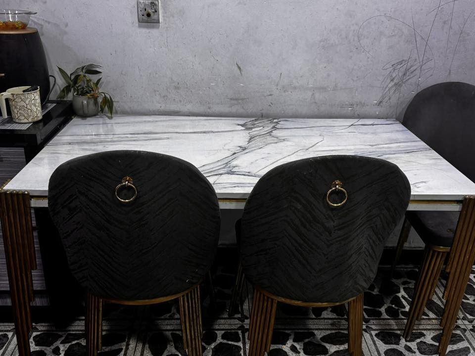 غراض للبيع العنوان العطيفية 
تخم 10 مقاعد خشب زان تركي اصلي واسفنج اصلي مينزل بس يرادله تنظيف اريدة ب٤٠٠ 
ميز طعام ب٦٠ 
كنتور صاج  تكمة مال اول ب١٠٠ 
ميز طعام ثكيل زجاج وكبير جداً ب٧٥ ينرادلة تنظيف 
للتواصل خاص او واتساب ***********
