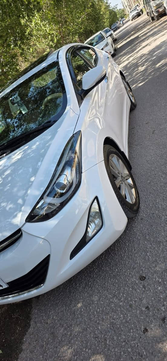 عندي النترا 2016خليجيه فول مواصفات  كلش حلوه وسونارها منشور مكينه جبيره 2000 ابد ممفتوحه بحياتي مفاتحه البنيد تبريد ثلج مالتها بيها صبغ بسيط منشور بالسونار تايرات جديده بيها  نضيفه بمعنى الكلمه على ايدي مال بيت 
سعرها119 مكاني بغداد السيدية 
***********
