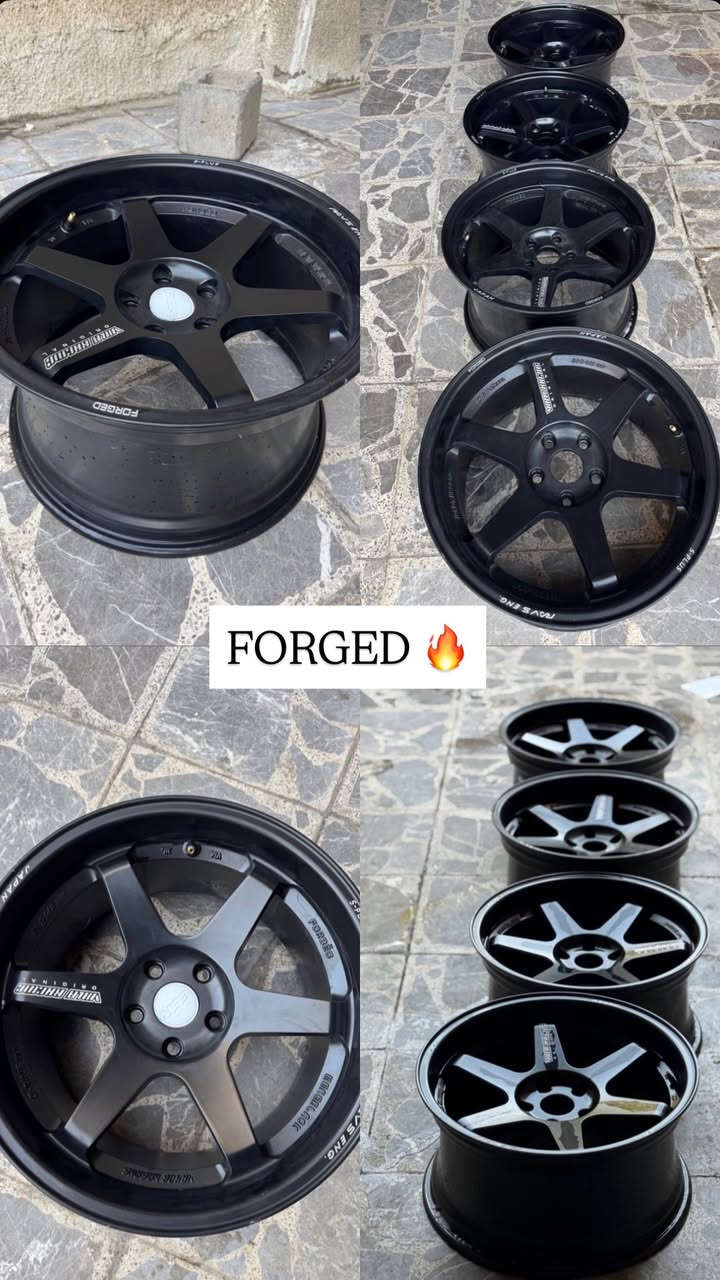 ويل فورجد FORGED ياباني اصلي 
حجم 18 تو سايز
يرهم على السيارات ( الامريكية - اليابانية ) 
عرض الويل الامامي 
* 9,5 inch
مشدود عليه تاير قياس 
* ( 245/45-R18 )
عرض الويل الخلفي 
* 10,5 inch
مشدود عليه تاير قياس 
* ( 275/40-R18 ) 
السعر ٧٠٠$ 
***********
