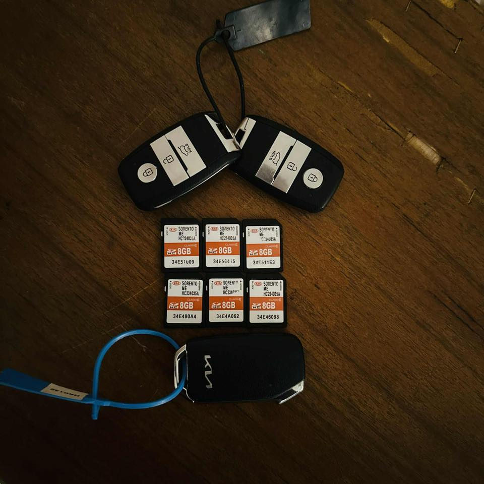 السلام عليكم
بصمات سورنتو مال جميع الموديلات 

سعر القطعه 60 

***********
