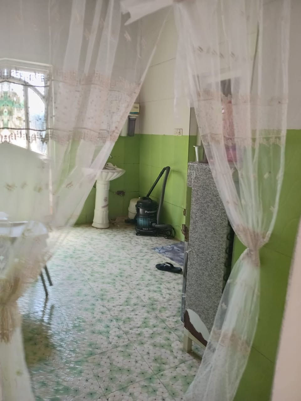بيت كامل مساحه ٢٠٠متر  ابو خستاوي جهه لمرور خلف مجمع العين السكني طابو زراعي سند٢٥ اني مكلف بالنشر صاحب الدار ***********
