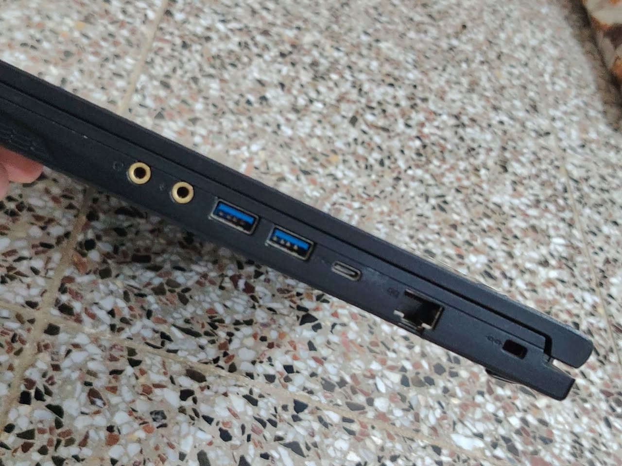 السلام عليكم..
للبيع لابتوب قيمنق (MSI Gaming) مستعمل، الجهاز نظيف كلش وبحالة ممتازة وجاهز للاستخدام والألعاب 

المواصفات الكاملة للجهاز:

 المعالج: Intel Core i5 (الجيل العاشر)

 كرت الشاشة Gtx1650 بمساحة 4G

 الذاكرة العشوائية (الرام): 8GB DDR4 (سلاسة تامة بالالعاب والبرامج)

 الهارد (مساحة التخزين 256GB SSD (سريع جداً بالإقلاع والتحميل)

 الشاشة:حجم 15 بتردد 144Hz (مثالية جداً لألعاب الشوتر والحركة السريعة)

حالة الجهاز: نظيف جداً وشغال 100% بدون أي مشاكل والفحص مباشر عند الشراء.

السعر: 750000 دينار عراقي (وبي مجال بسيط للشراي)

يوجد توصيل لجميع محافظات العراق

للاستفسار: ***********
