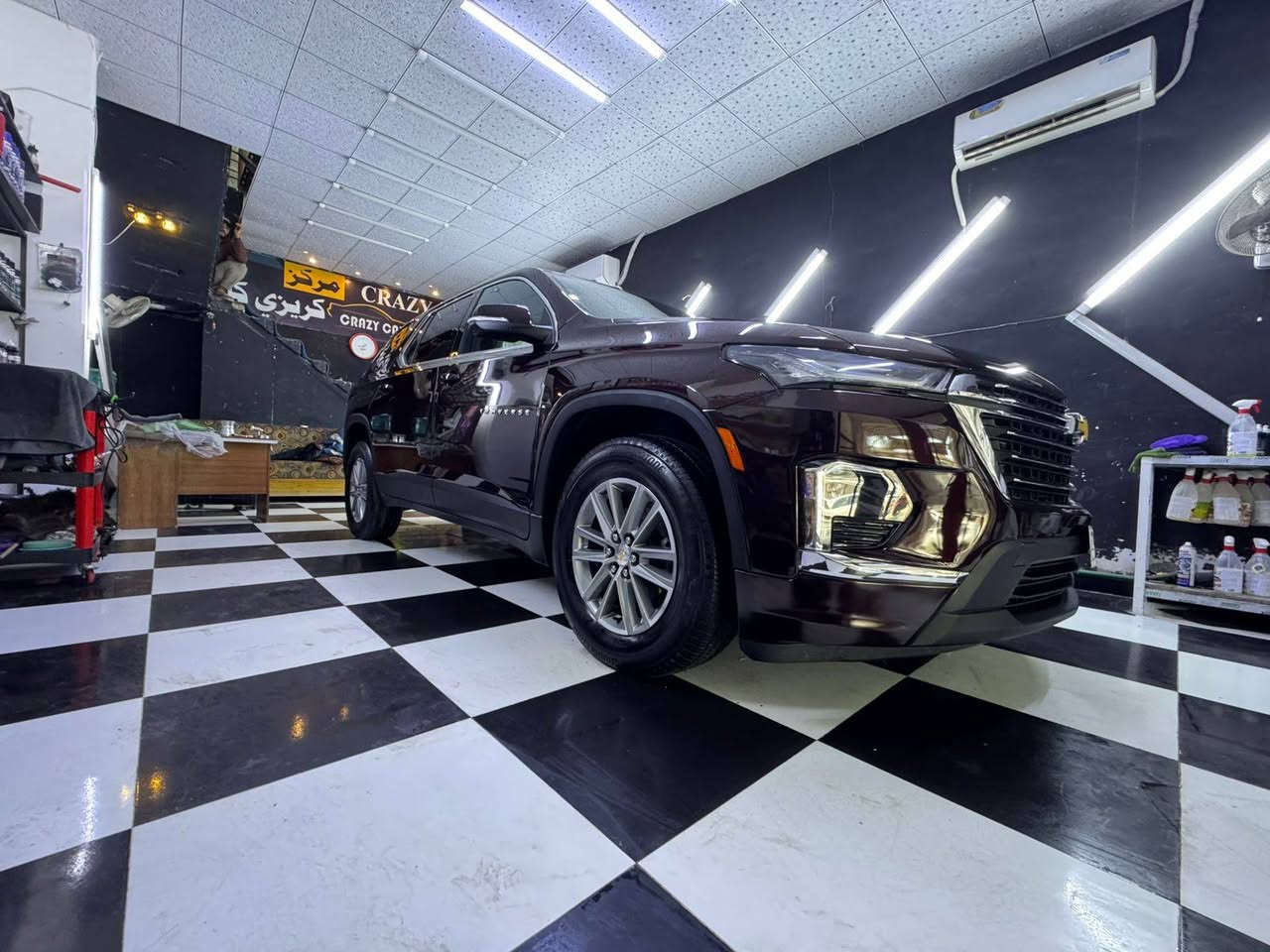 LlMlTED شوفراليت ترافيراس ٢٠٢٣.
بصمه اربع أبواب
جنطة كهرباء 
تبريد 3 قطع 
شاشة قاصة  حجم كبير 
7 راكب سياحي 
نظام مانع تصادم 
نظام تحديد المسار 
سايد بريك كهرباء 
كشنات جلد اسود 
داخل اسود 
كشنات الصدر كهرباء 
تدفئة كشنات الصدر 
تدفئة ستيرن 
6 سلندر 3600
ضرر السياره  موضح بالصور 
السيارة كاملة من 
كل النواحي بدون اعطال 
مكان السيارة بغداد
275$ وبيها مجال بسيط  رقم  بغداد ***********
مرقم بغداد
