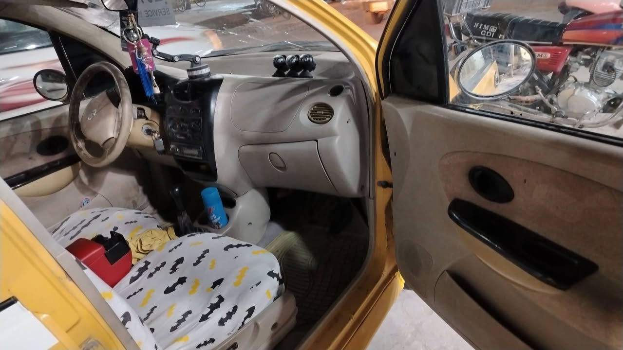 السلام عليكم  كيو كيو للبيع موديل 11 سنويه عضم ساقطه ب 21 كير ومكينه بلادي جدد بس بيه دخان من تحمه يروح تخم تاير جديد حداديه خلفي امامي جديد كهربائيات شغاله جام ماسحات زراكة ماسحات لايت عالي ناصي كله عل شرط تحويل مباشر تريد وكاله تدفئه تبريد 
مطلوبه هيئه 80 الف ومطلوبه غرامات 200 الف ينزلن من سعر السياره  السعر 16 ورقه مكان السياره الديوانيه قضاء البدير  ***********
***********
