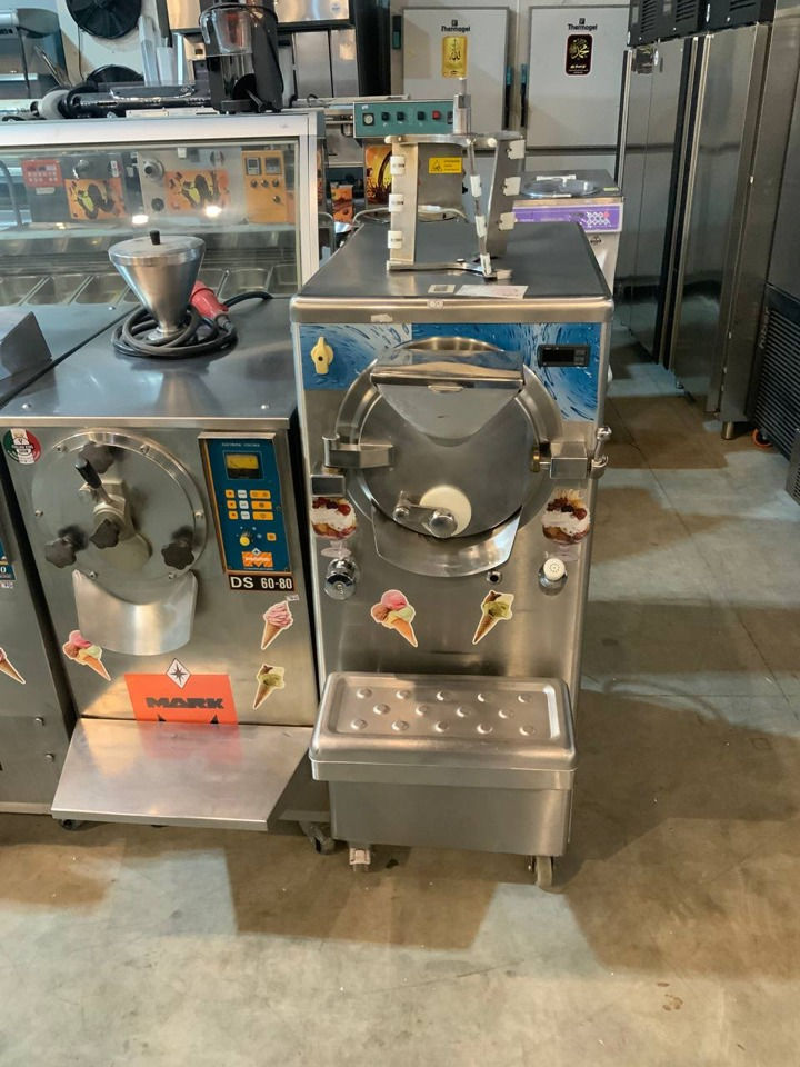 مساء الورد والياسمين و الخير 🇮🇶
افضل  انتاجيه دس Ds الايسكريم من شركات  ايطالية 
🇮🇹  
Carpigiani - Marc - Promag - Bravo - Frigomat 🍦❄️🍨🇮🇹
مديل ليمس و سويج 
١٢ - ٨ - ٦ - ٤ كيلو   
مواصفات عاليه انتاج سريع 
مستخدمه بايطاليه فقط 🇮🇹
دائمآ احدث الموديلات ايطالية 🇮🇹
📍العنوان : مقابل تيرمينال سليمانية 
التفاصيل
*********** 
WhatsApp: 00393899265052

