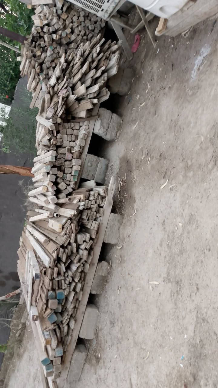 خشب مستعمل كدامك تقريبا 8مكعبات بابل الحمزه الغربي ‏‪***********‬‏
