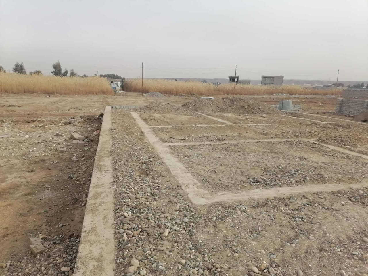 السلام عليكم.  عندي تكعيب مساحه الارض (550)متر.واقع حال   داير كامل.  موقعها قريبا علئ شارع المشروع.  واصل ماء للارض. وكهرباء  سند زراعي.  للبيع. سعر مناسب  او   للمروس ابيت داخل كيارة وانطي فرق.  وترهم. بمقدمة.  والباقي ب شهر.  اقل مقدمة.( 10)العندة ينورنة ب تعاليق.  او يتصل ***********.
