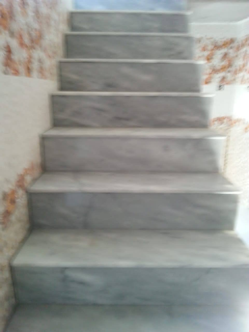 شغلنا سيراميك وكاشي وبورسلين ومرمر ارضيات
الشغل داخل موصل وخارج بل نسبة ل سراميك سعر متر 7 لان شغل هندسي وارضية كاشي ب4 بورسلين 6 التوفيق من الله والرزق عل رب العالمين  هاي شغل كدام العين تواصل عل رقم ***********
