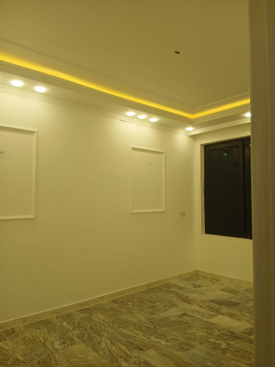 (بسم الله الرحمن الرحيم ) 
دار للبيع 
المساحة 100 متر 
الموقع الشعب 
بناء جديد 2024 
يحتوي على 3 نوم وصالة واستقبال وخدمات
اللاستفسار 
***********
***********
او زيارة مكتب المصطفى للعقار
