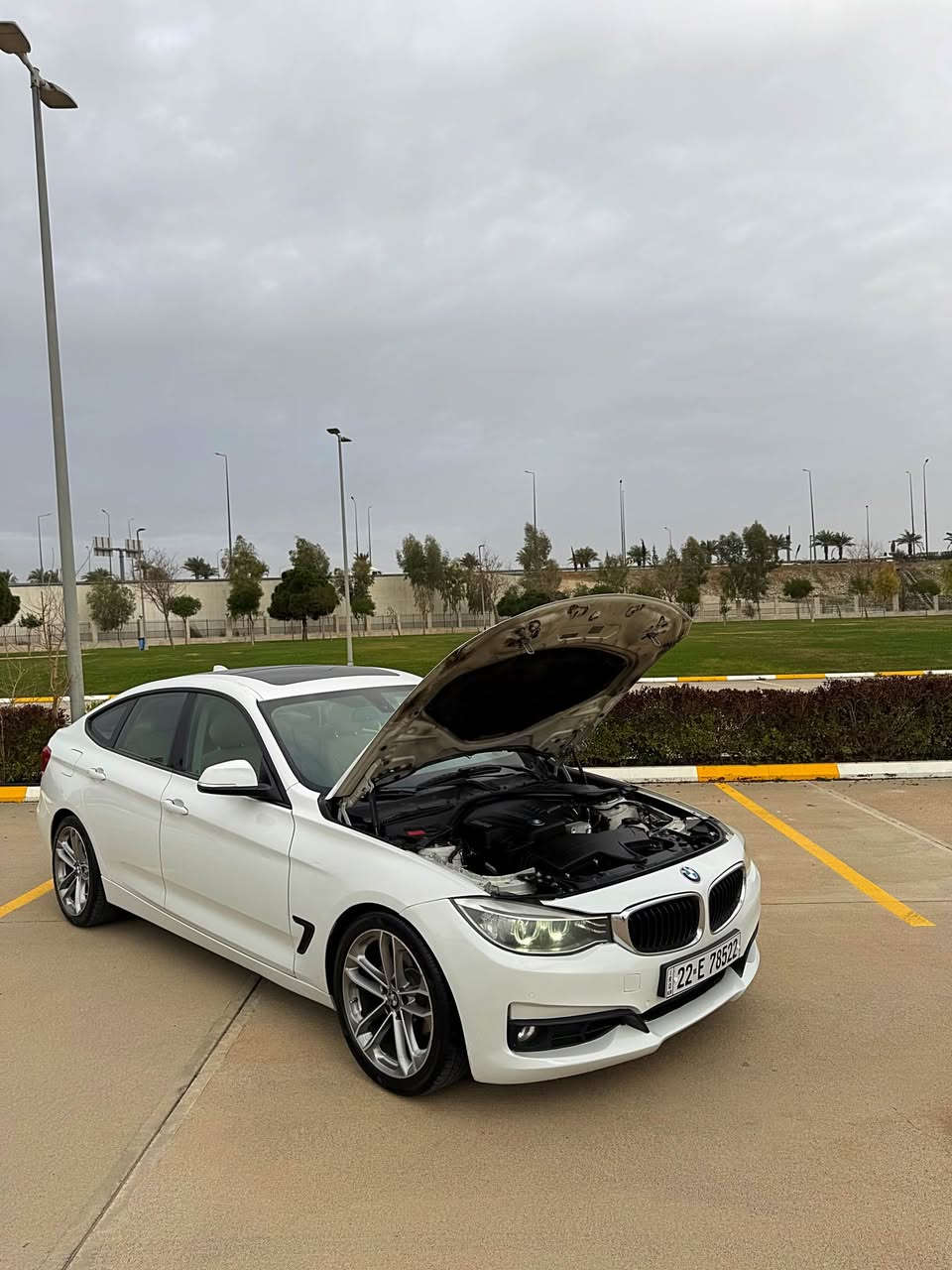 {BMW GT 330i 2014}
~~~~~~~~~~~~~~~~~145$~~~~~~~~~~~~~~~~
 (وارد خليجى وكالة شريكة عروش ضمان دولى كلين فقط بيها مكانات صغير pdr بدون صبغ )
مكينة : 2.0 ليتر بنزين 4سلندر توربو 
موديل : 2014
لون : ابيض 🤍
سعر : 145 ورقه 
                —————————————
مواصفات فول فول :
( بانوراما - حساسات - شاشة كبير و كاميرا - گيچ الكترونى - اوتو ستوب- صندوق كهربائي )
                 —————————————-
گير و مكينة و كهربائي كل شرط برغى مامفتوح 
تحويل  و غرامة مباشر 
سيارة الحمدالله جاهزة بدون نقص 
                 ——————————————
مكان سيارة / اربيل شارع ٦٠ 
رقم موبيل / ***********
                   ***********
سعر سيارة / ١٤٥٠٠$ دولار امريكى مجال كلش بصيط
‏~~~~~~~~~~~~~~~~~🇩🇪~~~~~~~~~~~~~~~~~ أربيل, العراق
