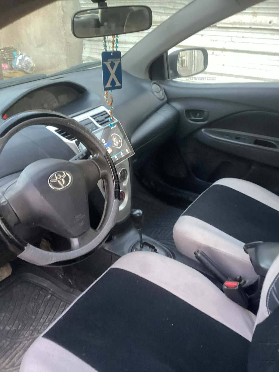 يارس موديل 2007 للبيع  التفاصيل مكينه كير شرط تاير زوح امامي لايت ابيض ثلجي حداديه جيد باتري جديد في بم جديد بانزين فقط محسن اديرلها لون اسود غير محدد دوشمه جديده كامره شاشه داخل نضيف حيل ضربتها جاملغ خلفي لغد حوض شاصي كفاله بيها صبغ للجماليه فقط بليته ودواخل وقماره وجنطه مابيهن قطره وللستفسار الاتصال على رقم،***********   مكاني بغداد الكرخ ابو غريب السعر 72 وبيها مجال
