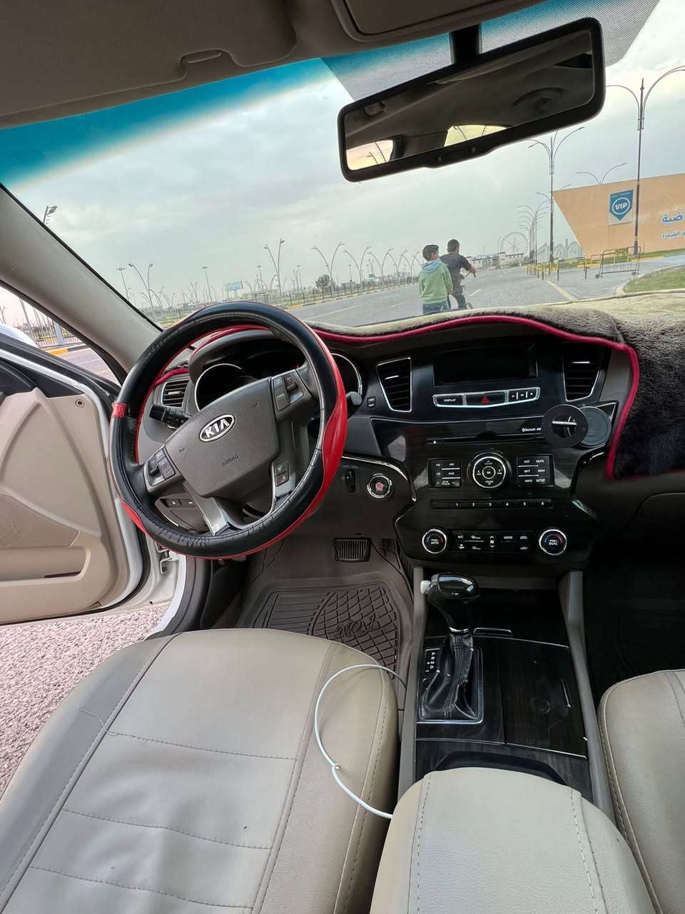 السلام عليكم

 

كدينزا 2011خليجيه بسمي فول 
رقمها بغداد الرقم الانكليزي مشروع وطني 

هزه جديده صالها اسبوع والسنويه تسقط 2031
السياره فول 
6سلندر 3500 

مواصفات 1/1 

شتريد بيها مواصفات 

بصمه وترحيب ومري شفط

فتحه ونبوراما 

كشنات كهرباء 

 

ستيرن كهرباء 

سماعات انفنتي 

مري قلاب أثناء البك 

تحكمات ستيرن فول 

تحكمات خلفيه

كامره خلفيه 

وبعد هوايه مواصفات موصفات الكاتنزا معروف

مكانه البصره  

***********

السعر 110وبيه مجال بسيط

ملاحضه غير متواجد على الفيس
