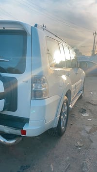 باجيرو 2010حبتور سياره نضيفه وحلوه ومامتعوبه التفاصيل اتصال 0771849328...