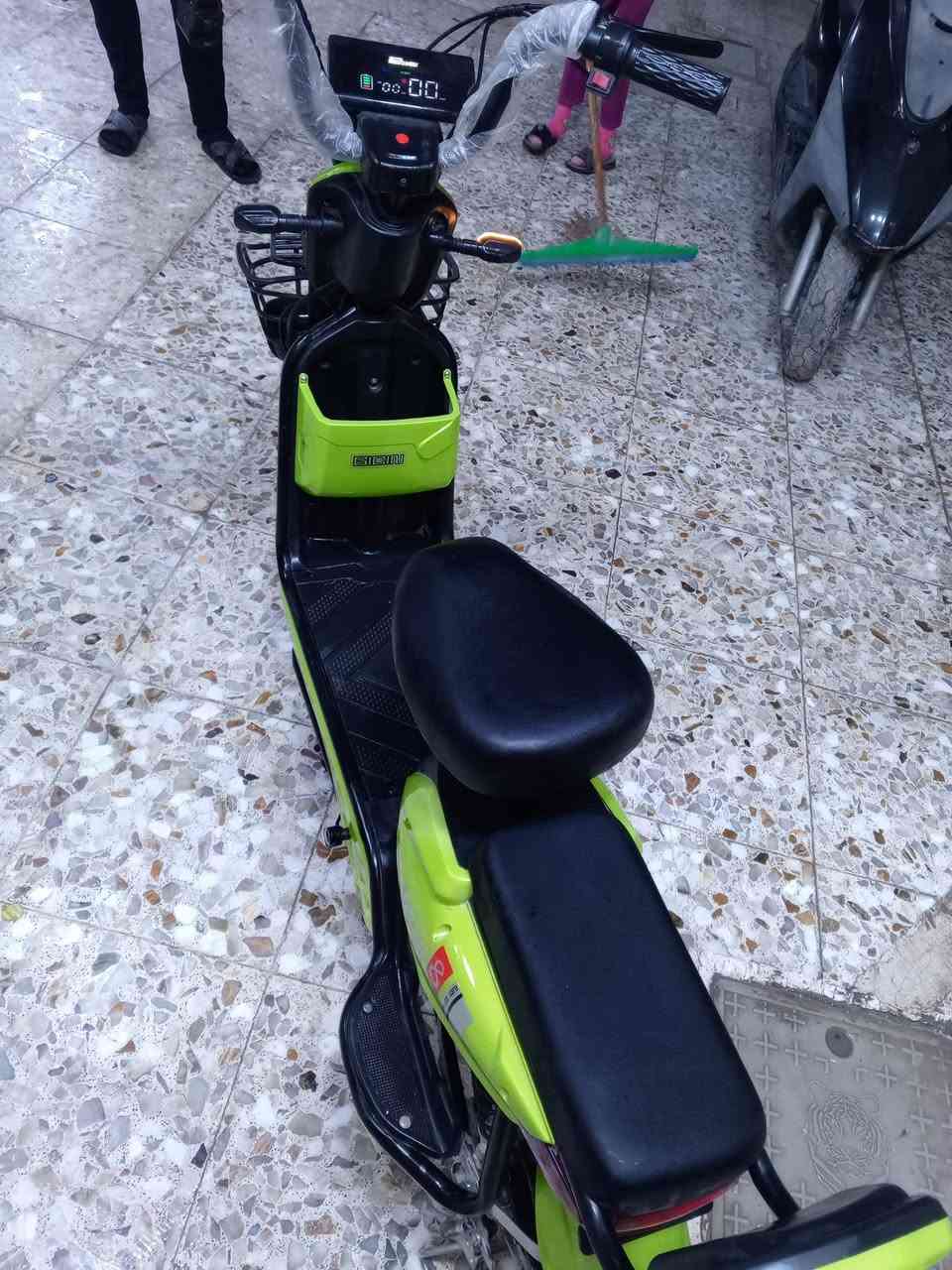 سلام عليكم دراجه شحن للبيع حجم 14تشغيل بصمه وعن بعد بلوتوث مستعمل اسبوع للاتصال ***********مكان بلديات
