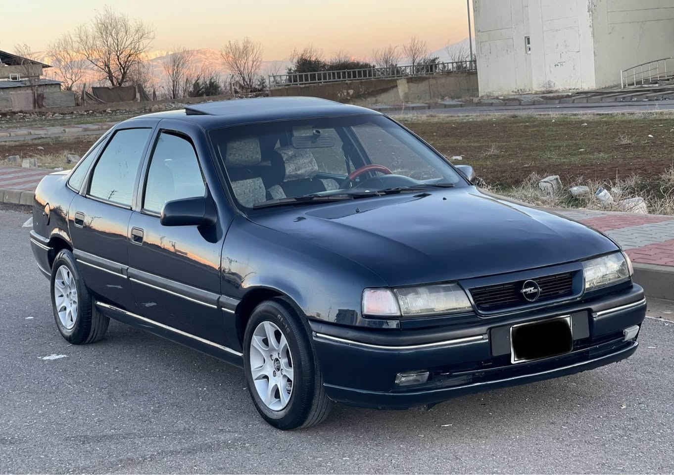 ئوپل موديل١٩٩٥
مةكينه٢٠
گيرو مةكينه بةشةرت
دةنگو بوخاري نيه
كودي ئاسايشي رانيةي بو كراووة
توندو تول
سلايت كارةباي
جام كارةباي
ئاوينه كارةباي
دةبل پةرةشوت 
ناو فورميكا
موسو براووة دةعمو وةرگةران بةشةرت
يةك سةر"دةبلي چاكراووة
خاسي نيه و
عةرةبانةكةشي لةعيمي پيوةنيه

سعري٢٣$ 
*********** بشدار, السليمانية
