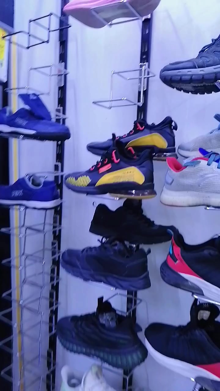 السلام عليكم شلعه احذيه باله سنغافوري واوربي العنوان الكوت ***********
