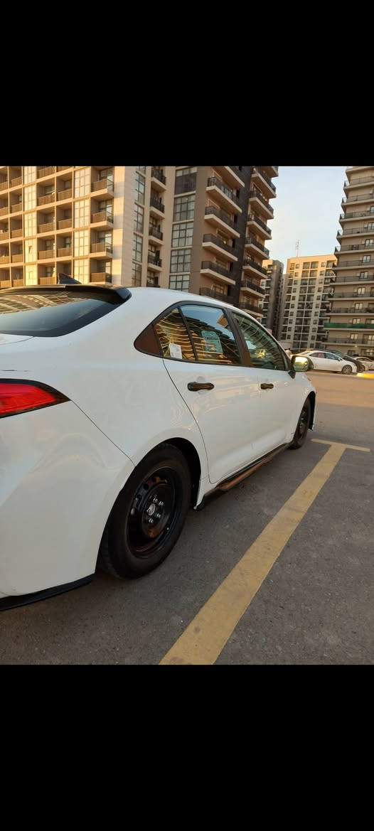 🚗 للبيع
– تويوتا كورولا 2022  وارد أمريكي 🇺🇸

اللون: أبيض قماره سوده بلاديه سياره رياضي  🤍

اللوحات:  رقم بغداد النكليزي –تحويل ثاني يوم 

الحالة: جاهزة تمامًا – لا تحتاج أي مصاريف إضافية 🔧 سياره مامشيه هواي

✨ المواصفات والتفاصيل:

 • محرك 2000 لتر بنظام VVT-i، أداء اقتصادي وقوي بنفس الوقت ⚙️

 • ناقل أوتوماتيكي ذكي بنقلات ناعمة جداً

 • نظام رادارات أمان + حساسات أمامية 

 • كاميرا رجوع عالية الدقة + شاشة وسطية لمس

 • تحكم ستيرن مع أزرار تحكم صوتي وبلوتوث

 • تبريد وكالة قوي جداً ❄️

 • وسائد هوائية متعددة (أمامية + جانبية) لضمان السلامة

 • إضاءة LED نهارية، ومرايا جانبية كهربائية مع إشارات

 • السيارة نظيفة ميكانيكياً 100% – المحرك، القير، الشاصي، والسيستم الكهربائي بحالة ممتازة ✅

📌 السيارة جاهزة تماماً، 

الاستفسار الاتصال يوجد واتساب

📞 ***********

💰 السعر$130
 مكان سياره. بغداد حي  الجهاد
