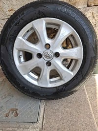 عندي ((((تخم)))) ويل كب بدون تايرات  ياباني مال كورله حجمه على 14يجي 4...