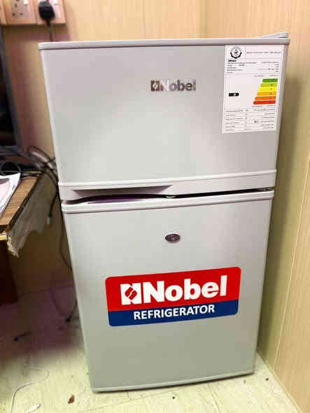 ثلاجه نوبل صغيره الحجم ام القطعتين فريز وثلاجه مفصولات استخدام جدا قليل أقل الأسبوع الثلاجه مال غرف صغيره او مكاتب 
سعر 150 
*********** البصرة, العراق
