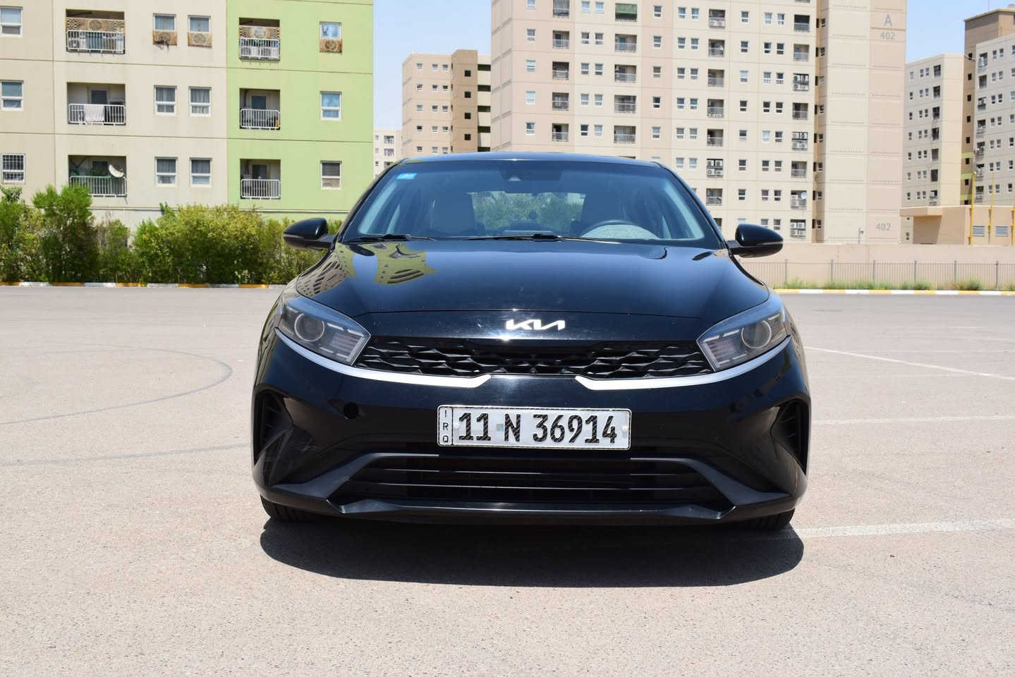 🚗 كيا فورتي (Kia Forte) موديل 2022 فئة FE 🚗
(وارد أمريكي - الشكل الجديد المحدث FaceLift)
السيارة عملية جداً وجاهزة للاستخدام بدون أي نواقص تم أضافة منظومة غاز
🔹 المحرك: 4 سلندر، سعة 2.0 لتر
🔹 الكَير: أوتوماتيك بنظام IVT الذكي، يوفر قيادة ناعمة ومريحة جداً.
🔹 أنظمة القيادة: 3 وضعيات قيادة تناسب كل الأوقات (Smart لتقليل الصرفية، Normal للقيادة اليومية، Sport للأداء الرياضي)
🔹 الشاشة: شاشة لمس بلادية كبيرة مقاس 8 إنش تدعم Apple CarPlay و Android Auto لاسلكياً
🔹 الكاميرا: كاميرا خلفية عالية الوضوح مع خطوط توجيهية للمساعدة على الركن
🔹 التحكم: تحكم ستيرن كامل (حاكية، بلوتوث، مثبت سرعة Cruise Control، والتحكم بنظام الصوت).
🔹 شاشة العدادات: شاشة معلومات رقمية وسط العدادات مقاس 4.2 إنش لعرض كافة تنبيهات السيارة وضغط الإطارات
✨ أنظمة الأمان والرادارات (مواصفات أمريكية متكاملة):
رادار الحفاظ على المسار والتحذير عند الخروج منه (Lane Keeping Assist)
نظام التحذير من الاصطدام الأمامي مع كبح تلقائي ذكي في الطوارئ (FCA)
نظام إيرباكات كامل (أمامي، جانبي، وستائر هوائية) لحماية كاملة
أنظمة الثبات الإلكتروني ومنع الانزلاق (ABS & Traction Control)
📍 ملاحظة: السيارة قمة في النظافة واقتصادية جداً للخطوط الطويلة والداخلية
 المسافة المقطوعة (122 كم)
 حالة الضرر : [حادثها خفيف صبغ قبق الجنطة والدعامية الخلفية مصبوغة/إيرباك سليمة"]
 السعر: [150 $]
 مكان التواجد ورقم الهاتف: [بغداد بسماية / ***********]
