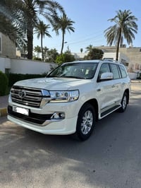 لاندكروز 2019 اخت الزيرو  مكفولة من صبغ وتبديل وبارد كفالة عامة  ماشيه...