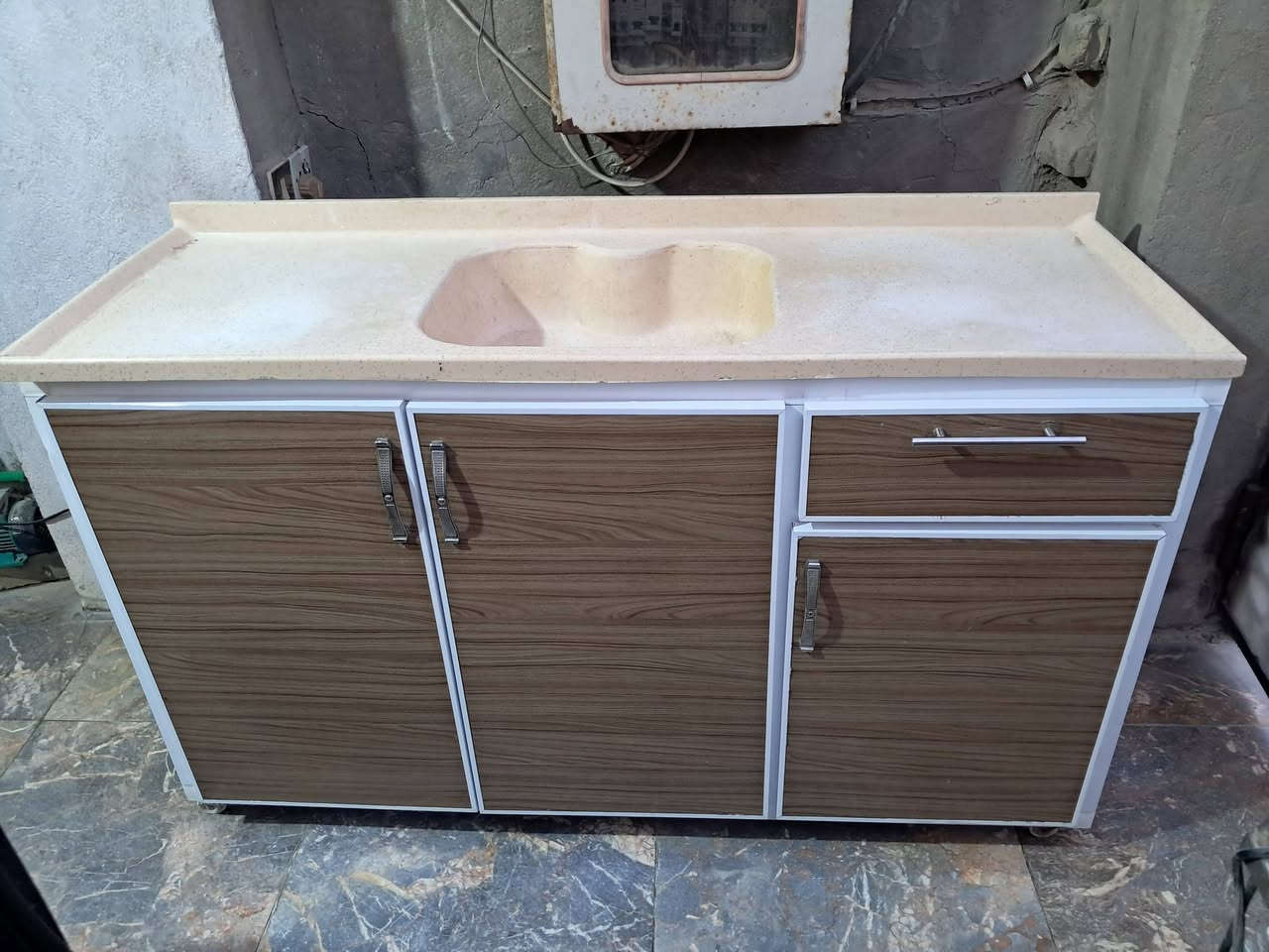 سنك مرمر الحجم متر ونص سعر ١٠٠  طباخ مصري الحجم ٦٠ ×٦٠ بدون جام فوك نار زركه كله شغال  سعر ١٠٠ مرجوحه بعد جديد ستعمل ايام سعر ٨٥ طباخ مصري ستعمل قليل نار زركه سعر ١٤٠ طباخ بدون فران نار زركه ستعمل قليل سعر ٥٠ مكاني البياع احي الثراث موجود توصيل كروه


**إذا كنت صاحب هذا الإعلان وتريد حذفه لأي سبب، رجاءا أرسل رسالة إلى الدعم الفني**