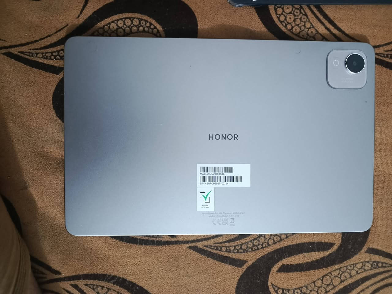بايباد هونر x9a جديد قبل شهر أخذته من الوكيل بس ومع وتفطرت شاشته بس هو شغال مابيه اي عي ذاكره 128 عشوائيه 8+8 يعني 16يشغل بوبجي بفريم عالي معاه الكارتوني والشاحنه والمحافظه اريده قفل ب 150 الف لان نأخذه غالي تواصل على الرقم ***********المكان بابل الحله

