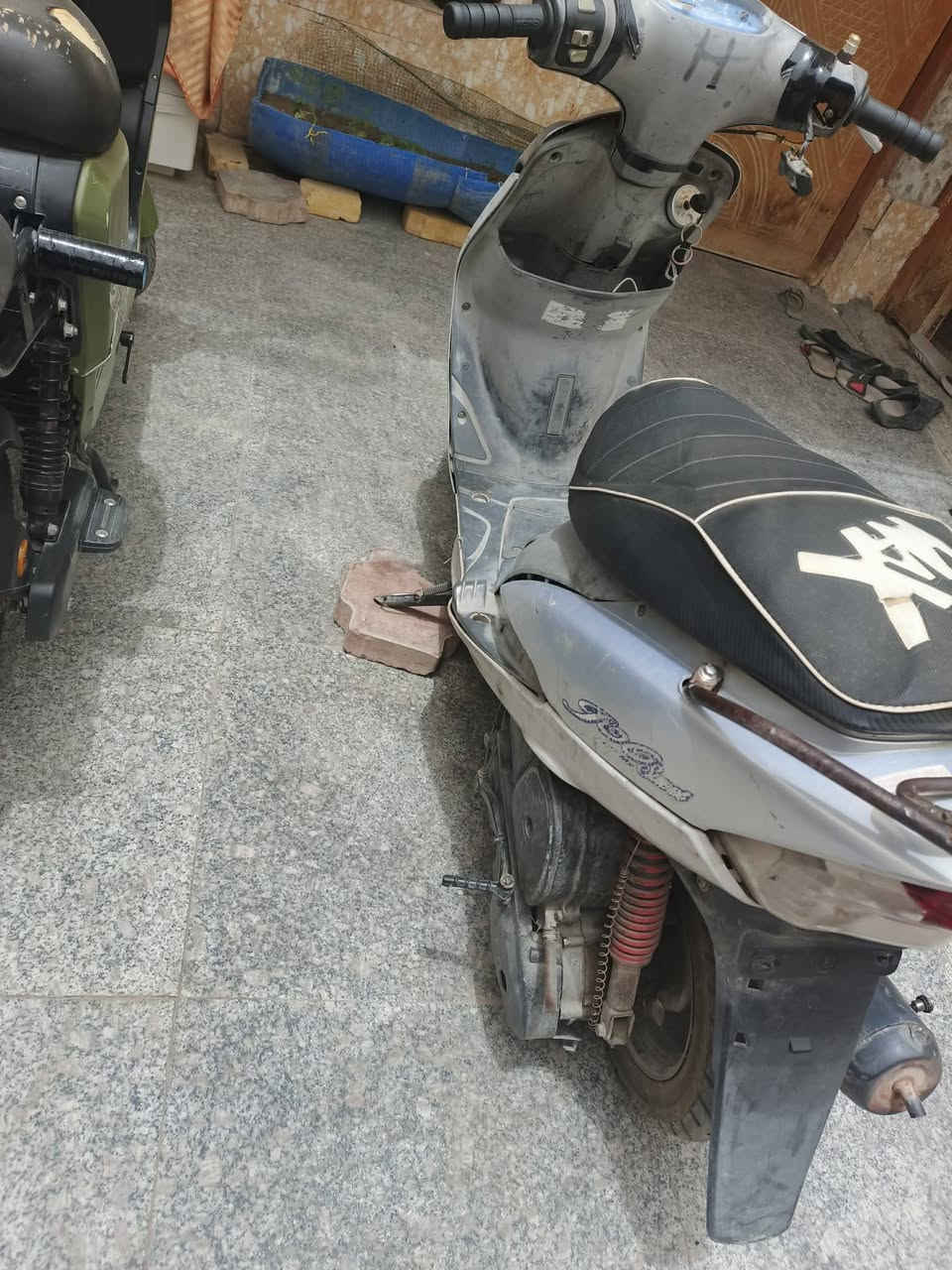 السلام عليكم دراجه ماكس منغولي بيها نواقص قليل كله شغل بيها عوزه ترتيب السعر ٤٥٠ بيه ماجال قليل هاذه رقمي *********** ما عدى وات ساب
