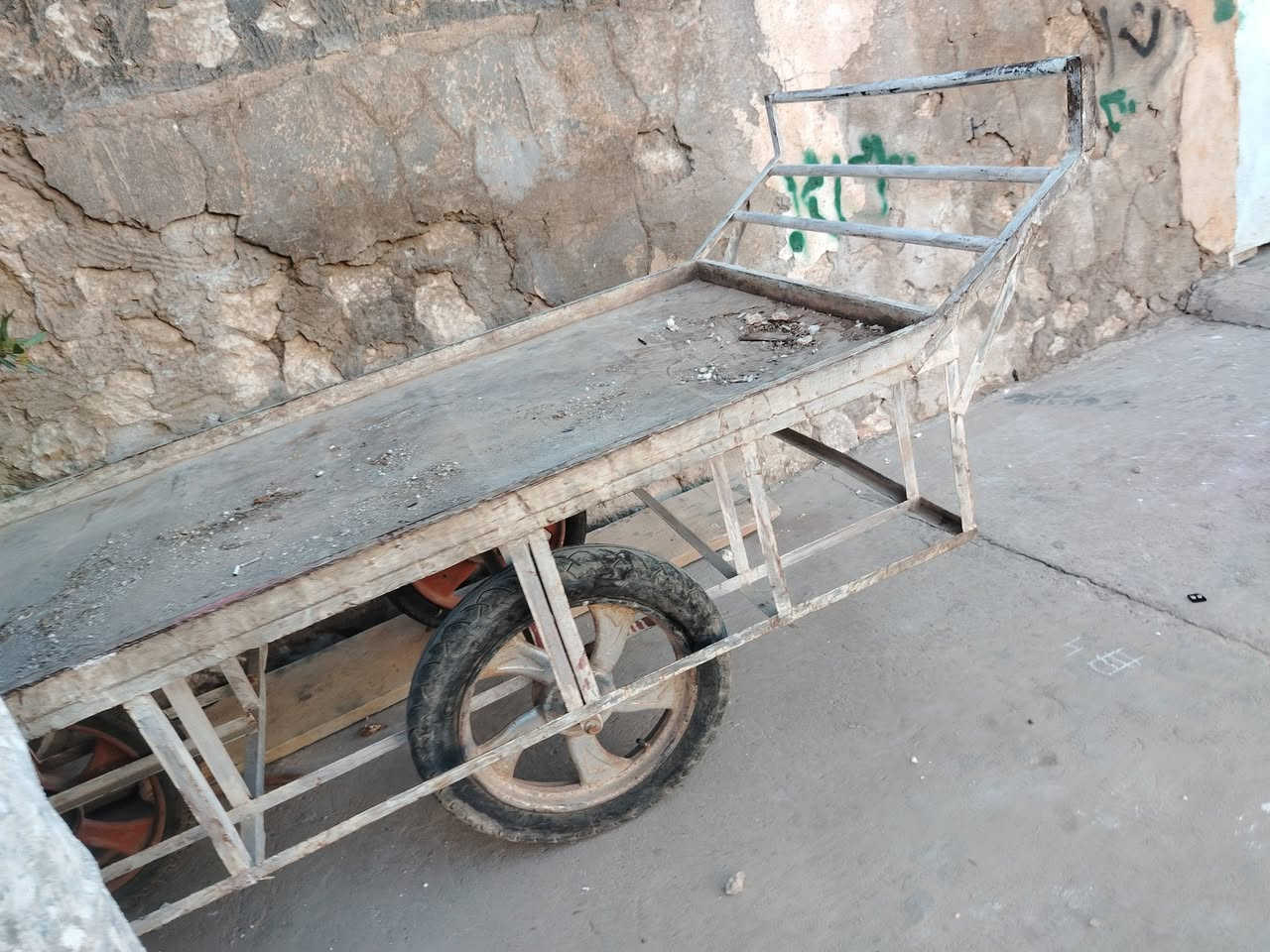 عربانه للبيع اي عيب مابيها السعر 100 كركوك ***********
