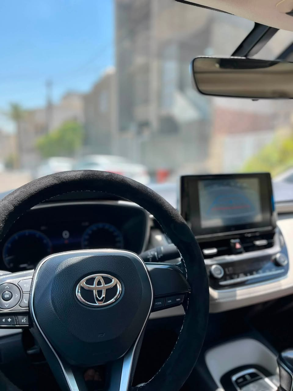 سلام عليكم 
تويوتا كورولا ساز 
2023
فول مواصفات فتحه بصمة شاشه داخل ابيض واسود 
ماشيه 45km
بيها ٣ مكانات بارد فقط بدون صبغ وبدون تبديل 
السعر 160 وبيها مجال شي قليل للشراي 
رقم سليمانيه تحويل ثاني يوم باسمك 
للاستفسار :***********
العنوان :بغداد البلديات

