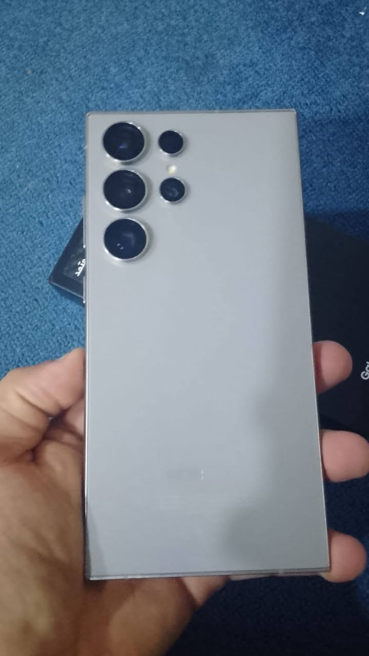 تلفون اس سامسونج 24 نظافه 100% كرتونه وياه اريده بمليون و100 وبي مجال كثير ***********
