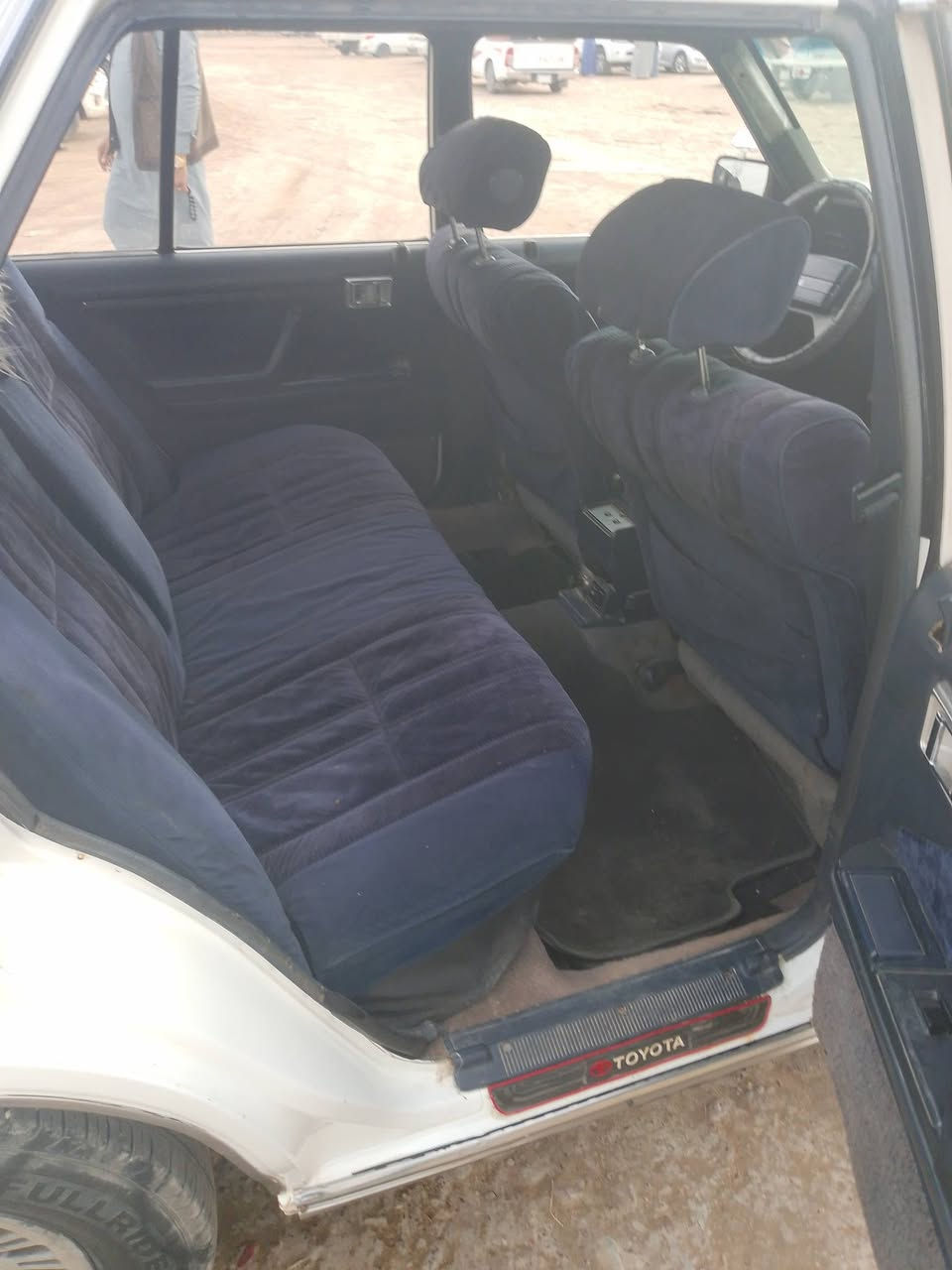 سوبر موديل 1987 
رقم بغدادانكليزي سنويه تنتهي لل2027 مكفوله من الضربه والصبغ والكص محرك وكير بلادي 6 سلندر تبريد شغال كهربائيات شغاله تخم تاير 5 ويل كب للاستفسار ***********
*********** السعر 65 شراي اخليك على راسي
