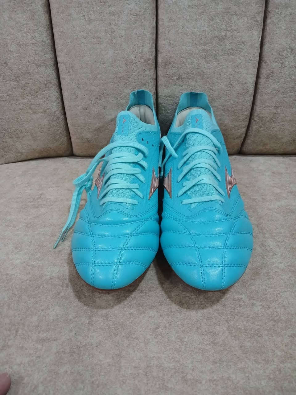 ستد ٤٢ ياباني اصلي
هذا الحذاء هو Mizuno Morelia Neo III Beta Japan، وهو حذاء كرة قدم احترافي يتميز بخفته وعلويته المصنوعة من جلد الكنغر.


**إذا كنت صاحب هذا الإعلان وتريد حذفه لأي سبب، رجاءا أرسل رسالة إلى الدعم الفني**