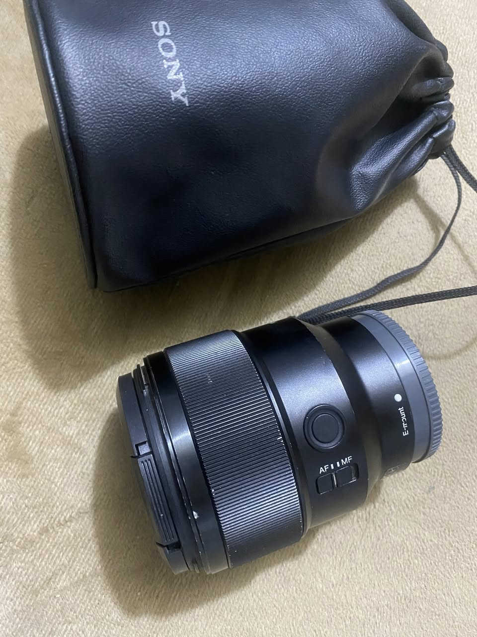 عدسة سوني الاصلية 85 ملم فتحة 1.8 استعمال شخصي مامفتوحة بيها حركة بسيطة بالداخل مامأثر مع حقيبتها وغلافين للعدسات


**إذا كنت صاحب هذا الإعلان وتريد حذفه لأي سبب، رجاءا أرسل رسالة إلى الدعم الفني**