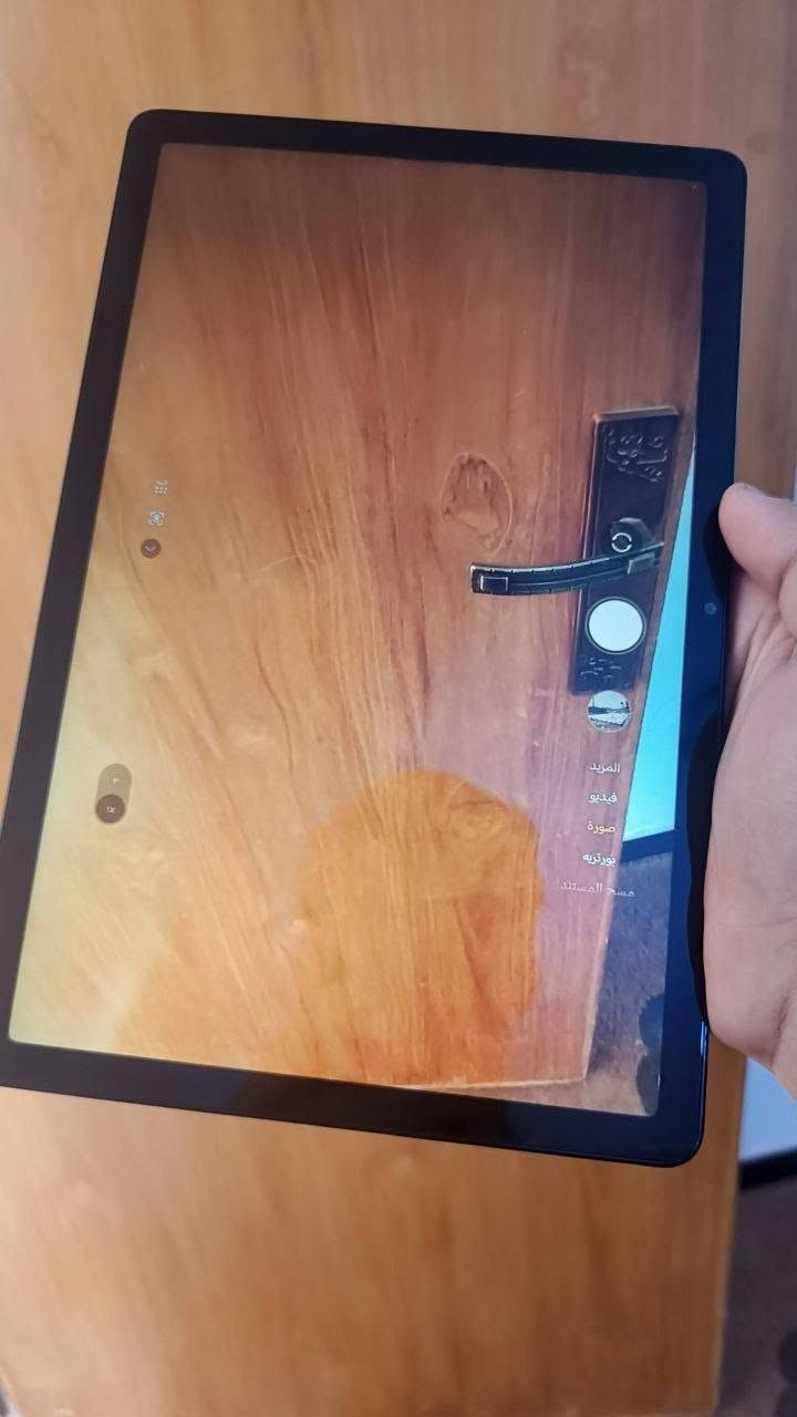 سلام عليكم ايباد للبيع ،،،HONOR Pad x8a  ،،،، تصميم املانيوم 

دقتها HD 
 مساحته 128 
 4 سماعات دبل محيطي 
بطاريه 8300 كلي انبير 
شحن تايبسي ورام 8 
ويشغل بل بوبجي 60 فريم 
معالج اسناب دروكن 680   عشوائيه 4 
والحجم الشاشه 11 انج وبدقه 90 هيرتز 
وحافات الجهاز  7.25 m.m 
وزنه 495 g 
 مستعمل شي بسيط ونضافه 95% 

سعر 250 وبيه مجال بسيط. 

متواجد واتساب ***********
