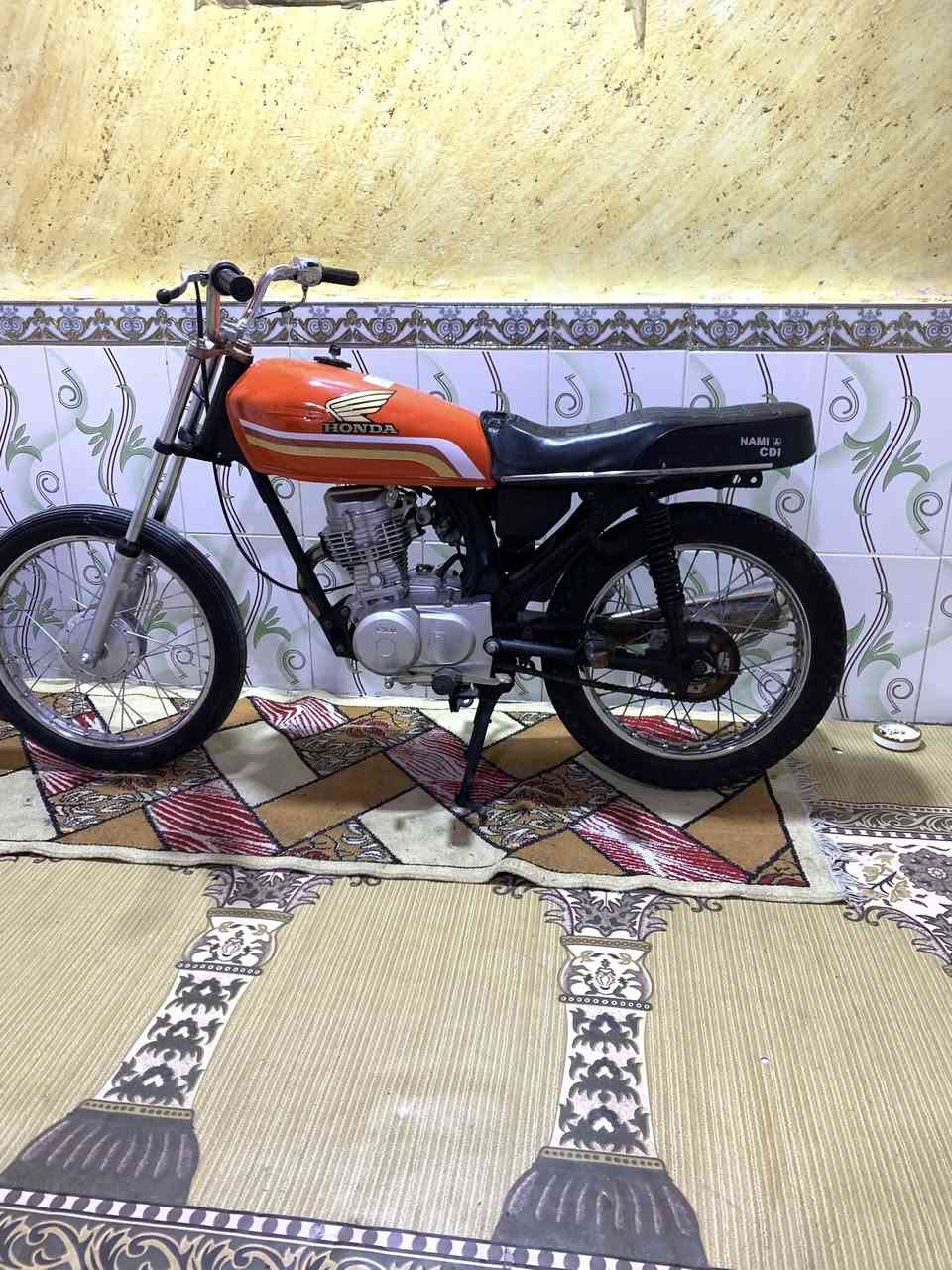 السلام عليكم دراجه للبيع نام ايراني ادوات مكاني بصره القبله سعر الدراجه 425 وبيها مجال ***********
