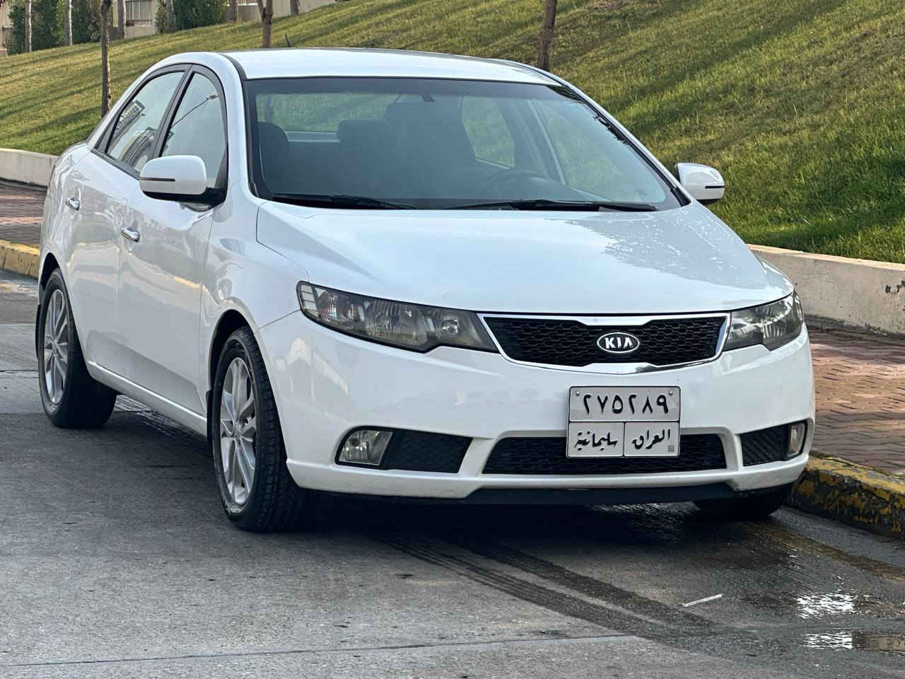 السلام عليكم
كيا سيراتو لبيع موديل 2013 
المواصفات مكينه 1600دوش كير ايتي بشرط كير ومكينه مكفول +فول تحكم استيرن شفتات مري شفط أشير مري حساسات خلفي اي بي اس يدات نيكل داخل وخارج داخل السياره اسود صدر امامي خلفي كله جديد تخم تيرات جديد + خمسه ويل كب  +منضومه تبريد جديد  منضومه بانزين جديده  بعض الوصفات ما ثكوره امكم
عنوان السياره سليمانيه 
السعر 108وبيها مجال 
رقم ***********
