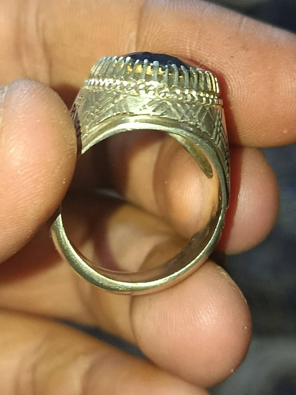 زفير افريقي   حجره خشنه  صياغه جديده الاماني   مختوم صياغه ثقيله
قياس 23 
السعر 90 الف 
الامين الثانيه
***********
