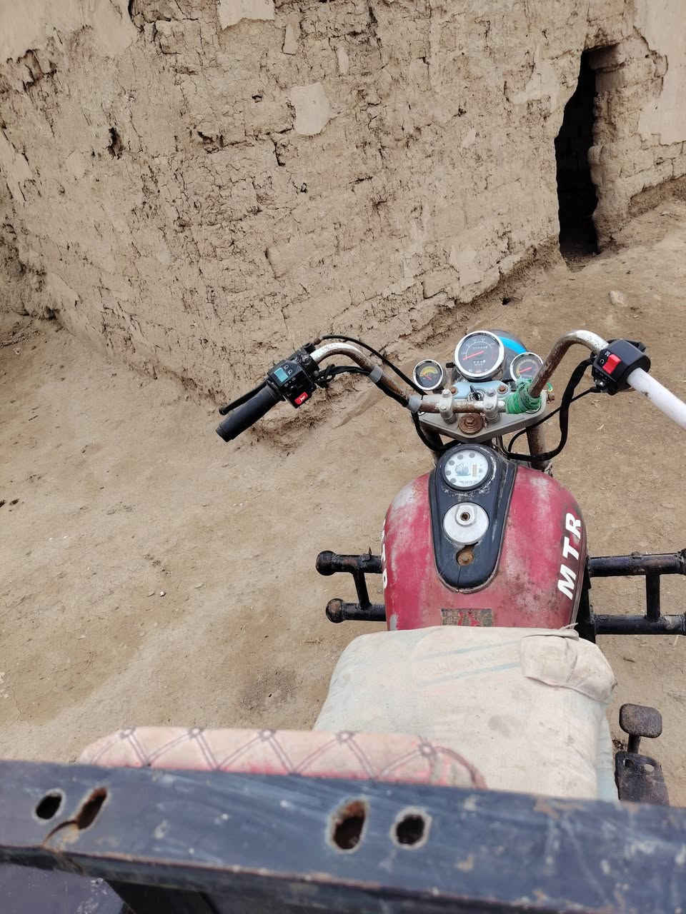 السلام عليكم التوته للبيع امتيار مكان ستوته بابل حمزه الغربي منطقه العوادل ما متواجد  سعر 550 وبيها مجال هذا رقمي***********
