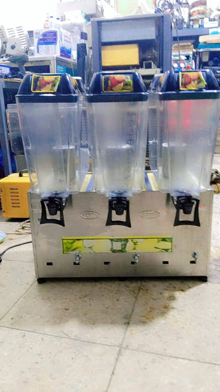 جهاز عصائر شغال تبريد وتدوير جهاز صناعته تركي السعر 400 وبي مجال للشراي مكاني الكوت للاستفسار الاتصال ع الرقم  ***********
