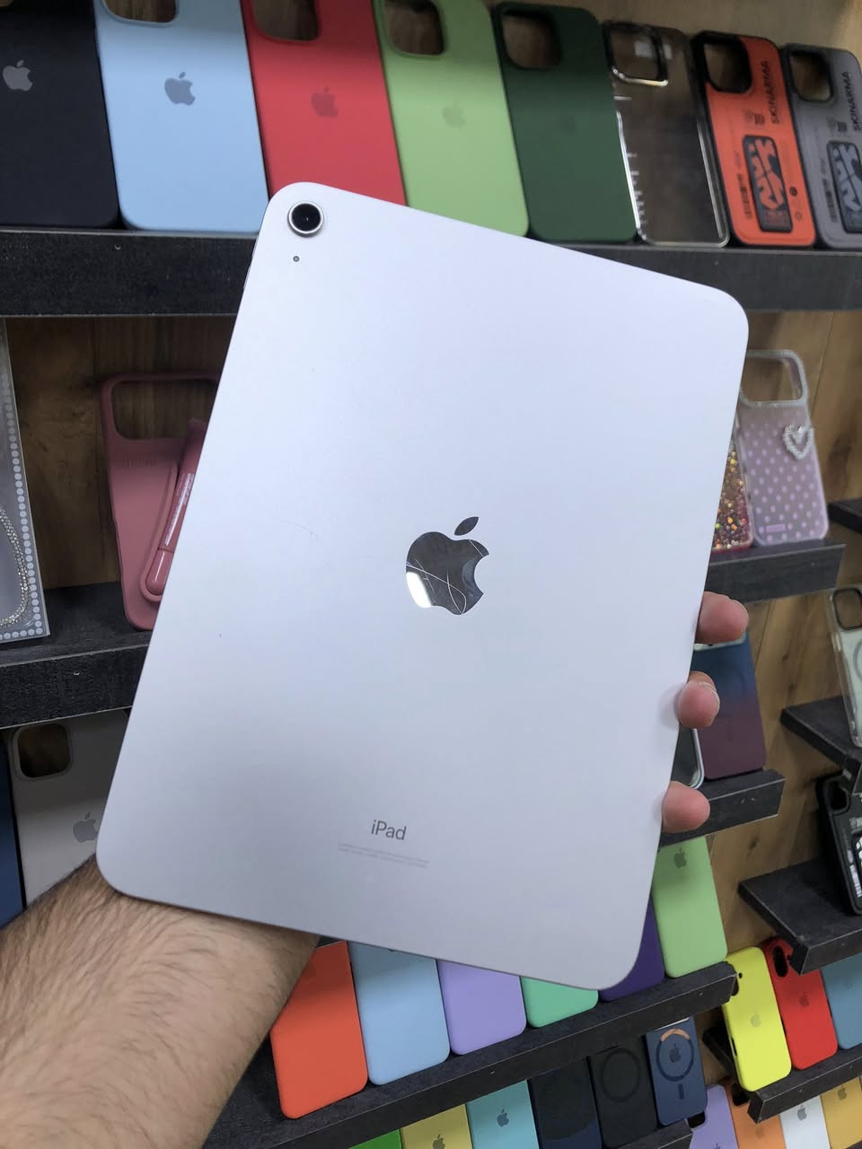 ايباد الجيل العاشر
اللون سلفر 
الذاكرة ٦٤ 
ما زال بالضمان 
الجهاز بية طخات بسيطة بالشاصي 
السعر ٢٨٠ الف 
مع لزكة وكفر وكيبل شحن 
بغداد شارع فلسطين 
***********
