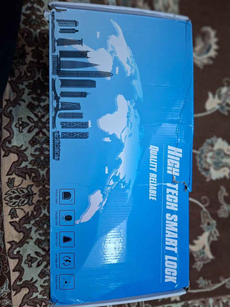 قفل ذكي للباب بتقنية متقدمة. 
طرق الفتح: يدعم القفل طرق متعددة تشمل التعرف على الوجه، بصمة الإصبع، عروق الكف، والرمز السري. 
المراقبة: يحتوي على شاشة فيديو مدمجة وكاميرا للرؤية الليلية تسمح بمراقبة مدخل المنزل والاتصال الداخلي. 
التحكم: يمكن ربط القفل بتطبيق الهاتف للمراقبة عن بعد وإدارة الوصول. 
أمان إضافي: يأتي مع مفاتيح ميكانيكية تقليدية لاستخدامها في حالات الطوارئ. بعقوبة, ديالى


**إذا كنت صاحب هذا الإعلان وتريد حذفه لأي سبب، رجاءا أرسل رسالة إلى الدعم الفني**