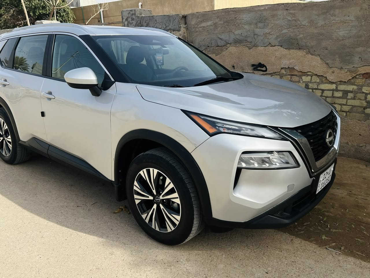 السلام عليكم
نيسان روج موديل 2023
لون سلفر رقم اربيل 
ماشية 28 ميل
مواصفات sv بلاس 
بانوراما 
كشنات جلد بصمة ابواب 
كشن تحكم تدفئة 
شفتات بلستيرن
دخول ذكي 
قيادة ذاتية
اوتو هولد توقف ذاتي 
اشاير داخل المري 
صندوق شفط 
ضرر جاملغ ومبدل نفس اللون 
والبنيد بي صبغ مو كلة 
السيارة ولا كلوب بيهة مشتغل ماناقصهة اي شي
السعر 170 بي مجال
ديالى شهربان 
***********
