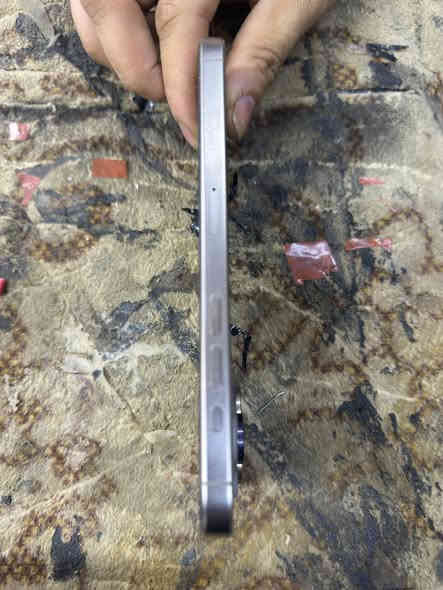 السلام عليكم 
آيفون ١٥ برو ماكس 
بطاريه ٨٩ نظيف كامل ملحقاته 
مداخل صيانه 
سعره ١١٥٠ 
بيه مجال 
عنواني بغداد جديده
***********
