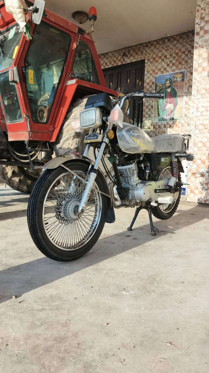 السلام عليكم للبيع دراجه مديل2023 تايكر سونك اوراق أصولي دراجه فول نضافه السعر 575وبيهه مجال ‏‪***********‬‏المكان الصويره
