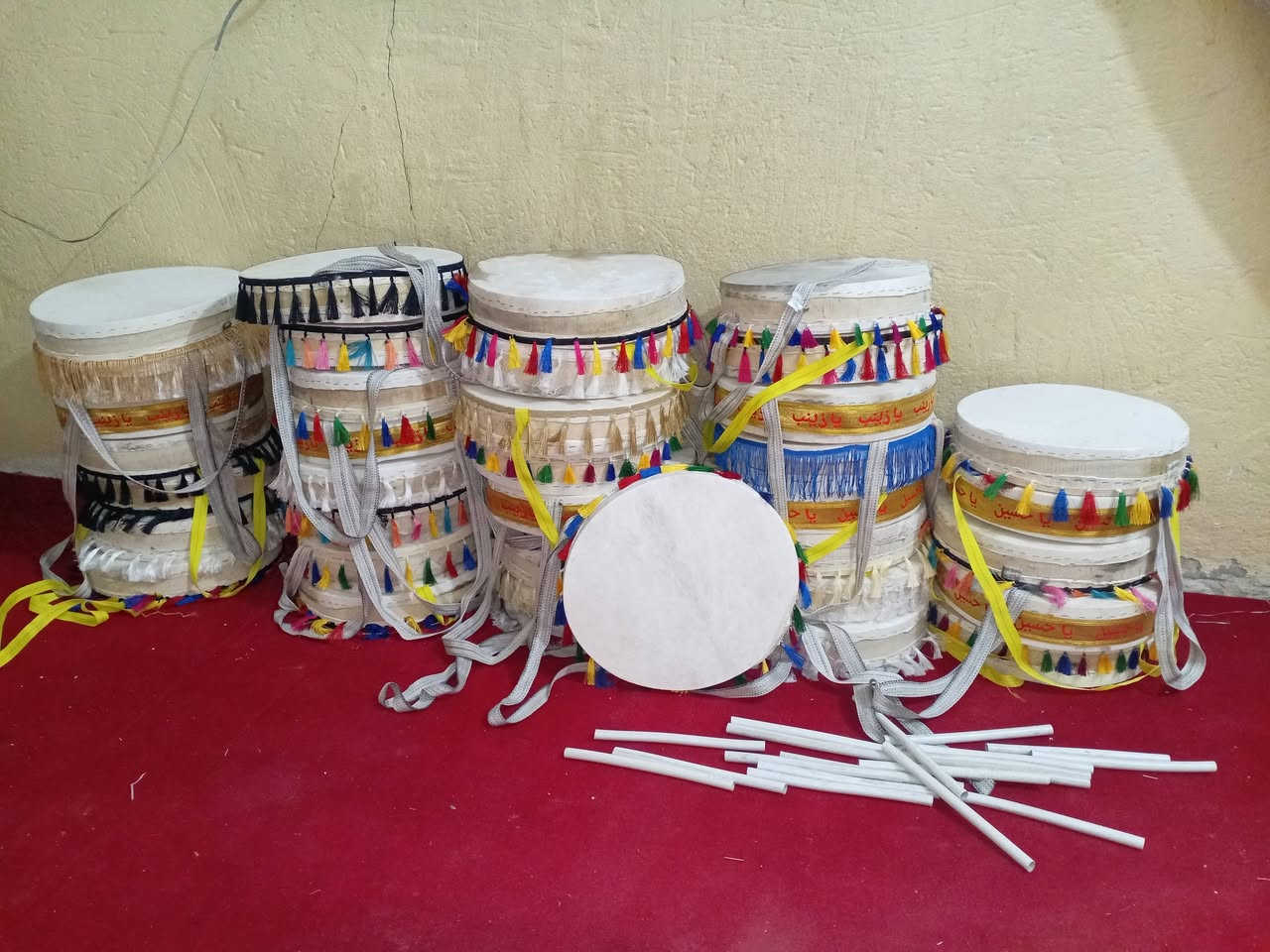 السلام عليكم دمامات للبيع السعر الواحد 6000 دينار كميه موجوده خير من الله مفرد وجمله  قضاء الشاميه حي العسكري الشرقي وهذا رقمي ***********
