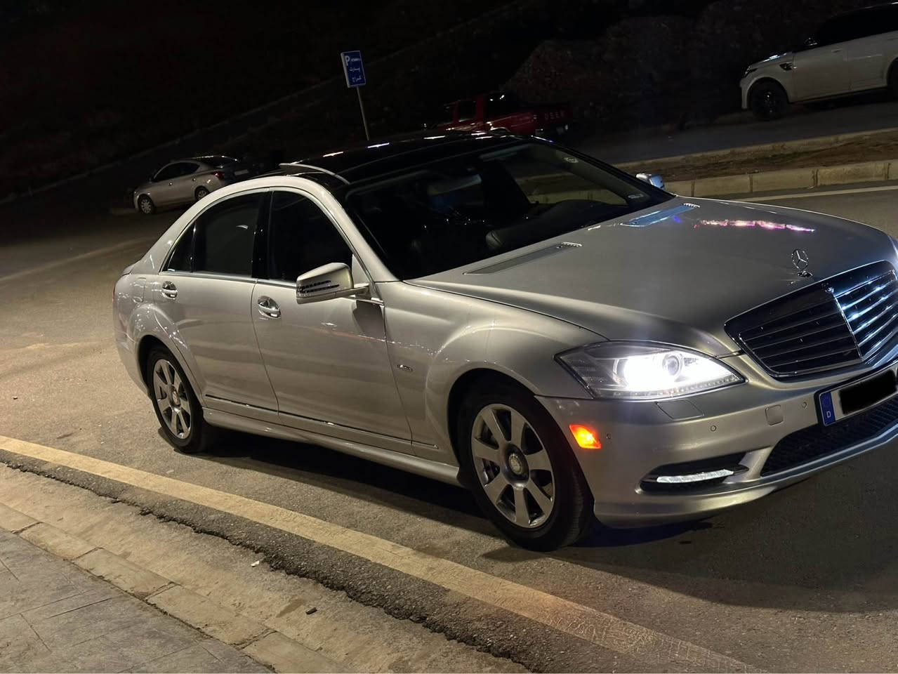 ‎سەرەتا بەناوی خوای گەورە فرۆشتن مارسیدیز بێنز
   186kmبۆنی شەریكەی لیدیت رۆیشتوە 📦

Mercedes Benz S550 AMG
‎بۆیاخ سقفو حیزام بەشەرتە لێدران بەشەرت
‎بێ چاڵ بێ شوخت 
‎داخیل بوە‎ 2025 مەنفێست ئەسلی 🔸
‎مۆدێل 2012بيلاد🔸
‎سەیارەكە ساغە بۆیاغە دعمو لێدران بەشەرتە🔸
‎186 هەزار كیلۆ مەتر رۆشتوە🔸
‎قەپات مواسەفات🔸
‎پانۆراما🔝
‎دەرگا شەفت دەگارلارج سنوق شەفت🔸
‎٣پەردە بیلادی🔸
‎جام پۆلۆ رایسو فۆتۆ بیلادی🔸
‎دەبلەكانی هەواین بەرزو نزم ئەكرێت وەسپۆرتە🔸
‎شاشە گەورە و گێچ ئەلەكترۆنی كامل حاسە🖥️
‎ كوشن جلد و سارد و گەرم مەساج و خەزن
‎لایتەكانی پێشەوە عەدەسەیە بیلاد عەدەسە زینۆنو لیدە
‎لایت لەگەل سوكانا پێچدەكاتەوە و بەرزو نزم دەكات🔸
‎سیستەمی دەنگی burmester 13 مكەبەرە🔊
‎٦ سیدی و تەبریت مەركەزی و سنوق كارەبا🔸
‎و زۆر زۆر مواسەفاتی تری تیایە🔸
‎زۆر زۆر تازەیە كامل سێرفیز كراوەتازە🛠️
‎ژمارە تەلفون ***********📞 🔸 أربيل, العراق
