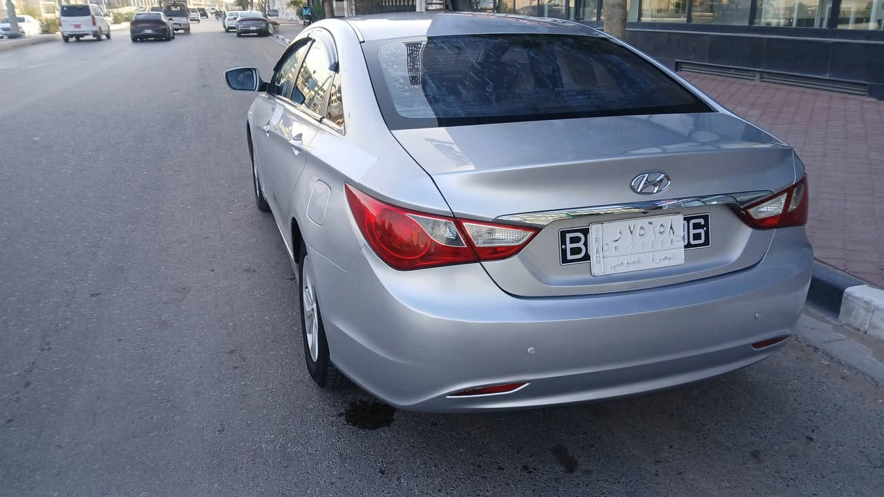 سلام عليكم سياره سوناتا موديل 2012 السياره كوري مكفوله من الصبغ مكفوله السياره من الضربه ولكص جديده لمرحله مكينه وكير جاهزه السياره السعرها 100 بيه مجال قليل 
الاستفسار على الرقم/ ***********
